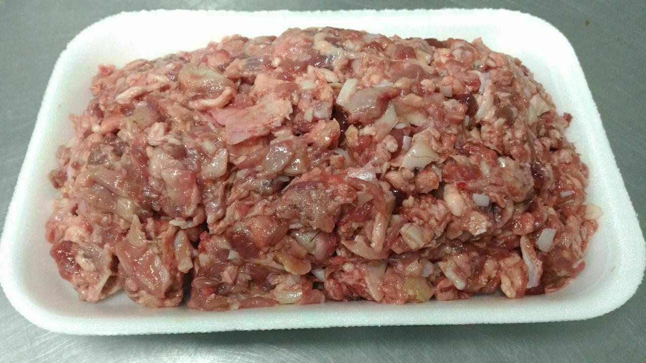 Рубленное мясо свинины. Рубленная говядина. 700 Грамм говядины.